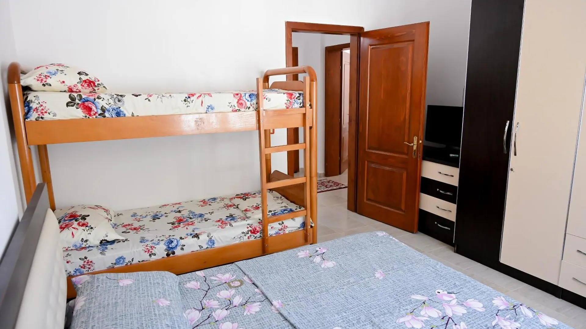 Shengjin Holidays Apartments